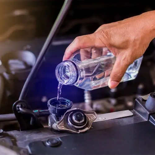 ریختن آب در روغن موتور ماشین